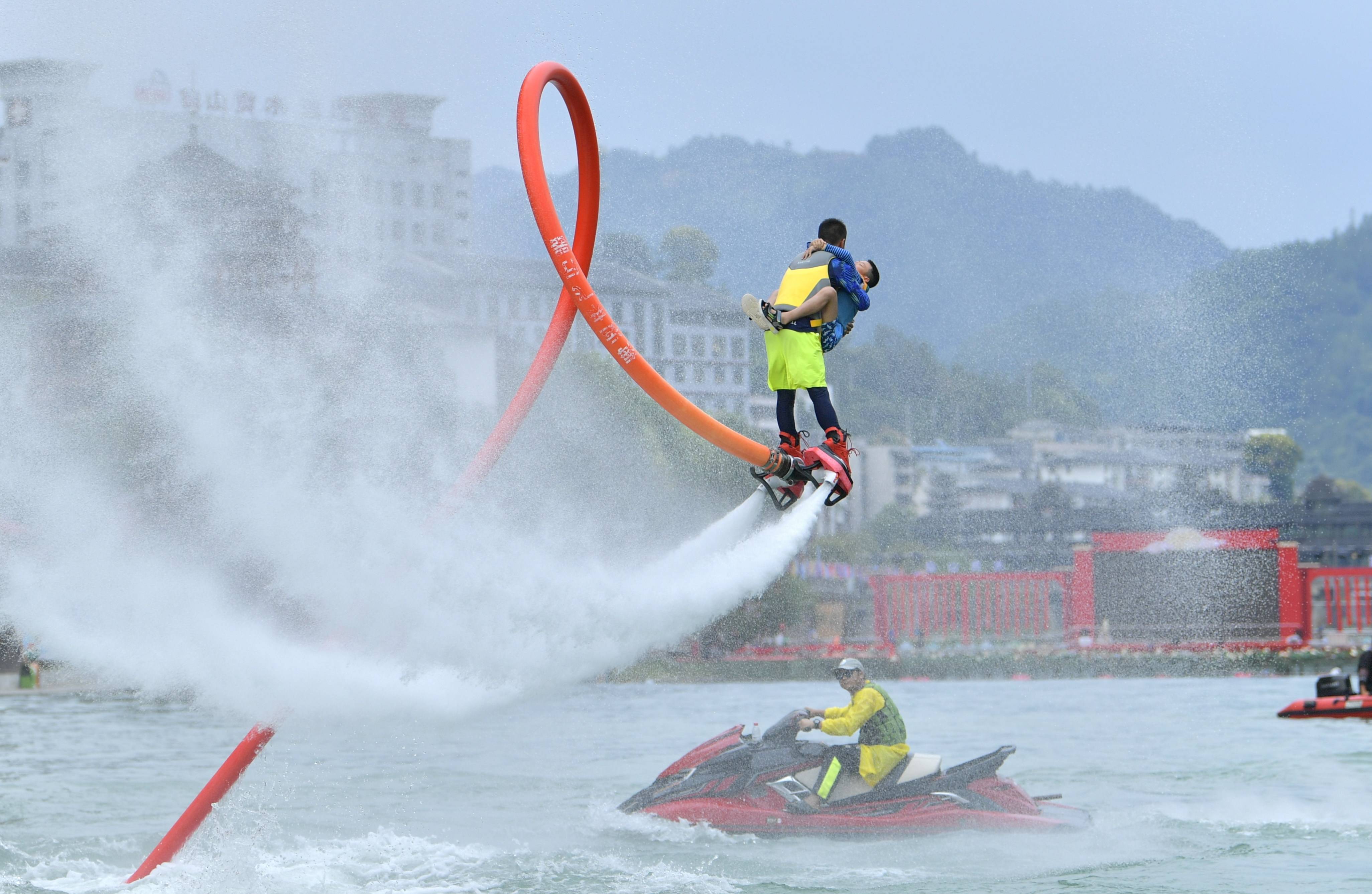 星空vip-关于大型水上飞人表演，激流与空中的极限挑战的信息