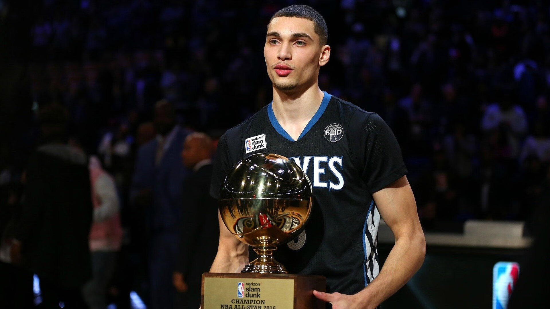 xingkong Sport登录入口-库里续写火球传奇：多场比赛三分线外超远距离命中！，库里单节23分赢火箭