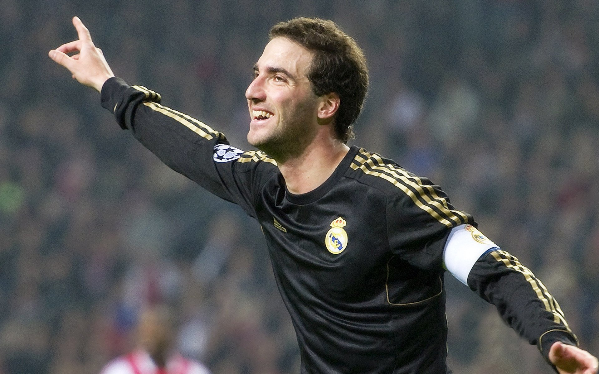 kaiyun体育综合-青少年足球赛事不断创新，加入多样化团队合作项目，开展青少年足球训练的意义